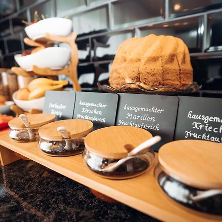 Pur-Inn Das Gaestehaus Feketeváros Kültér fotó