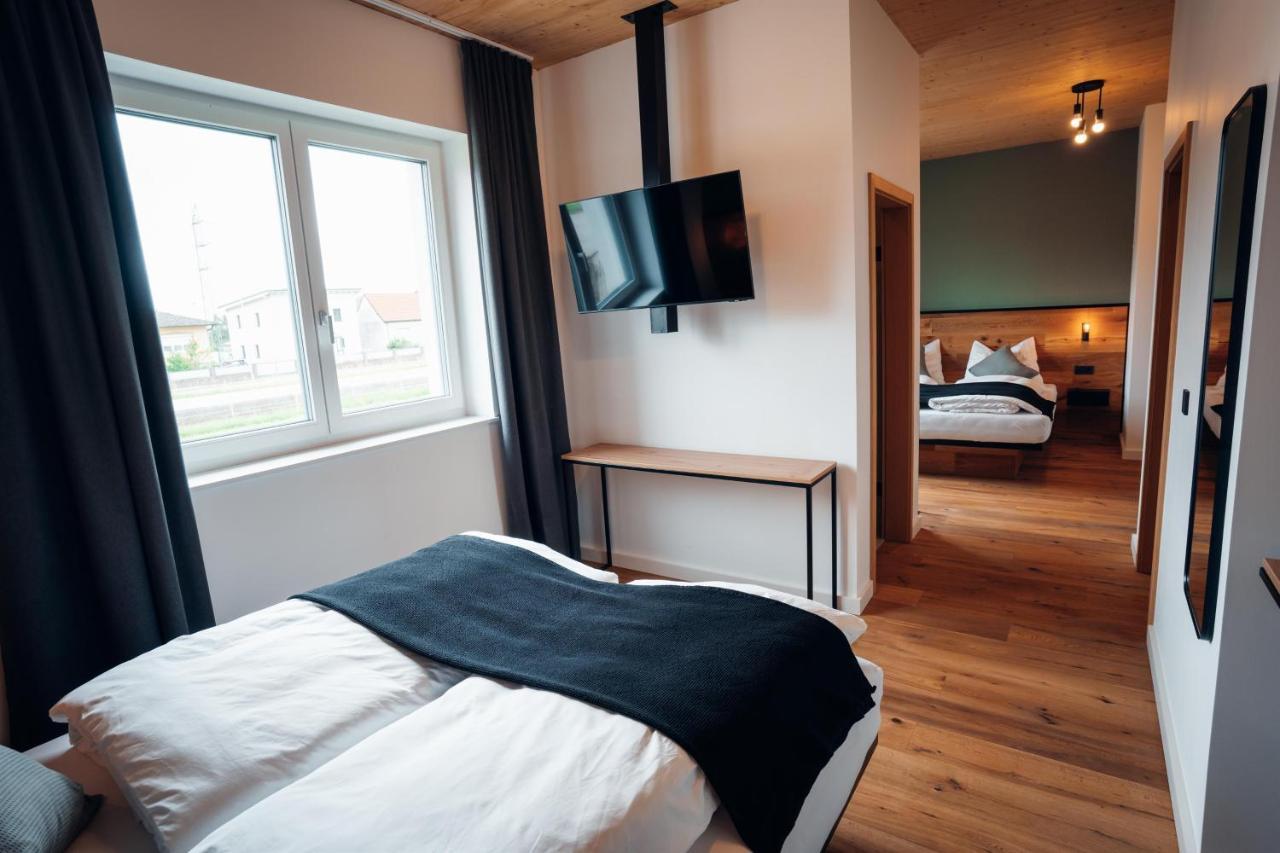 Pur-Inn Das Gaestehaus Feketeváros Kültér fotó